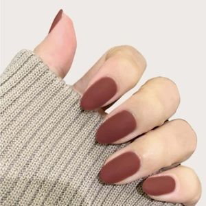 24 Piece Short Oval Fake Nails 💅